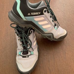 Adidas Terrex AX3 Trail/Hiking Women’s Shoe in a SZ 7 1/2 w/ pretty Aqua detail